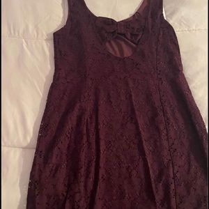 Dress with bow on back